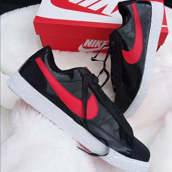 red and black nike womens shoes